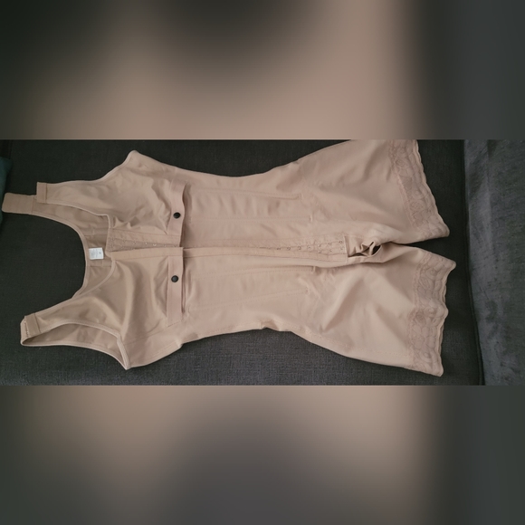 Body Shaper NEVER used - Picture 12 of 12